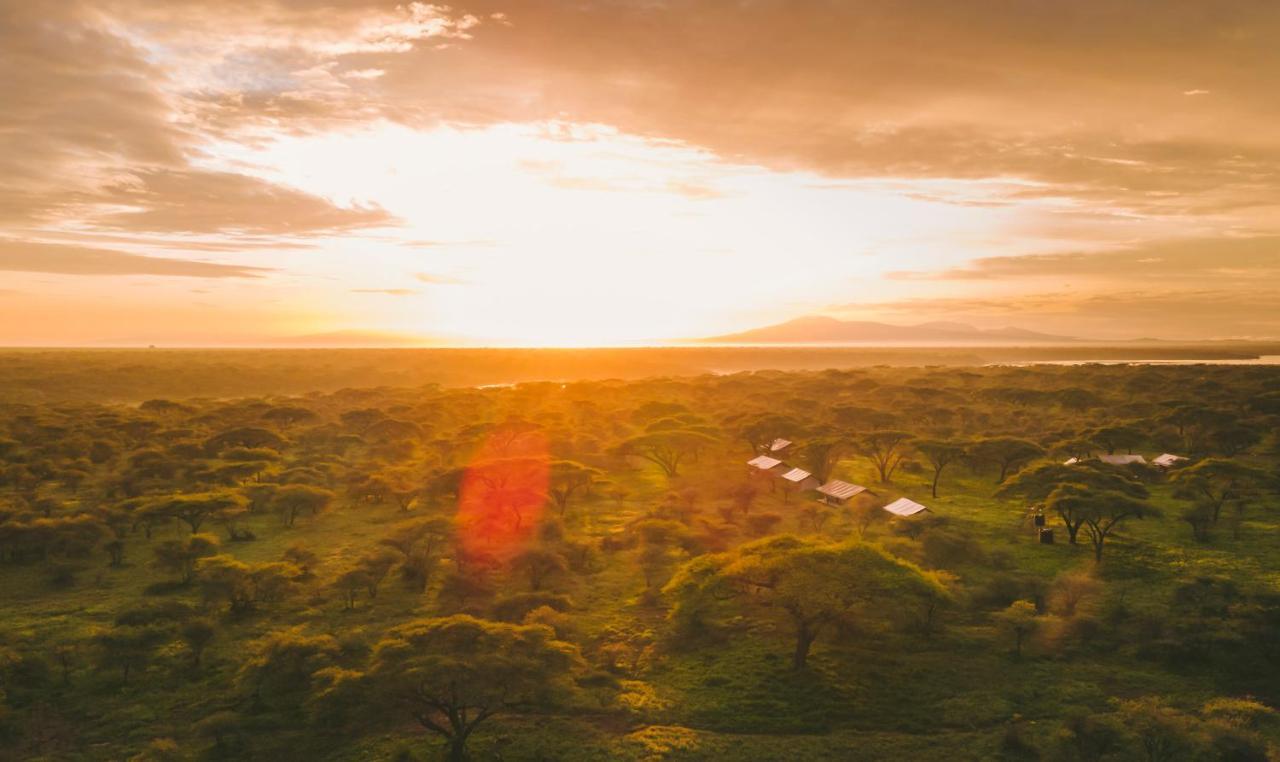 Gnu Mara River Camp Серенгети Екстериор снимка